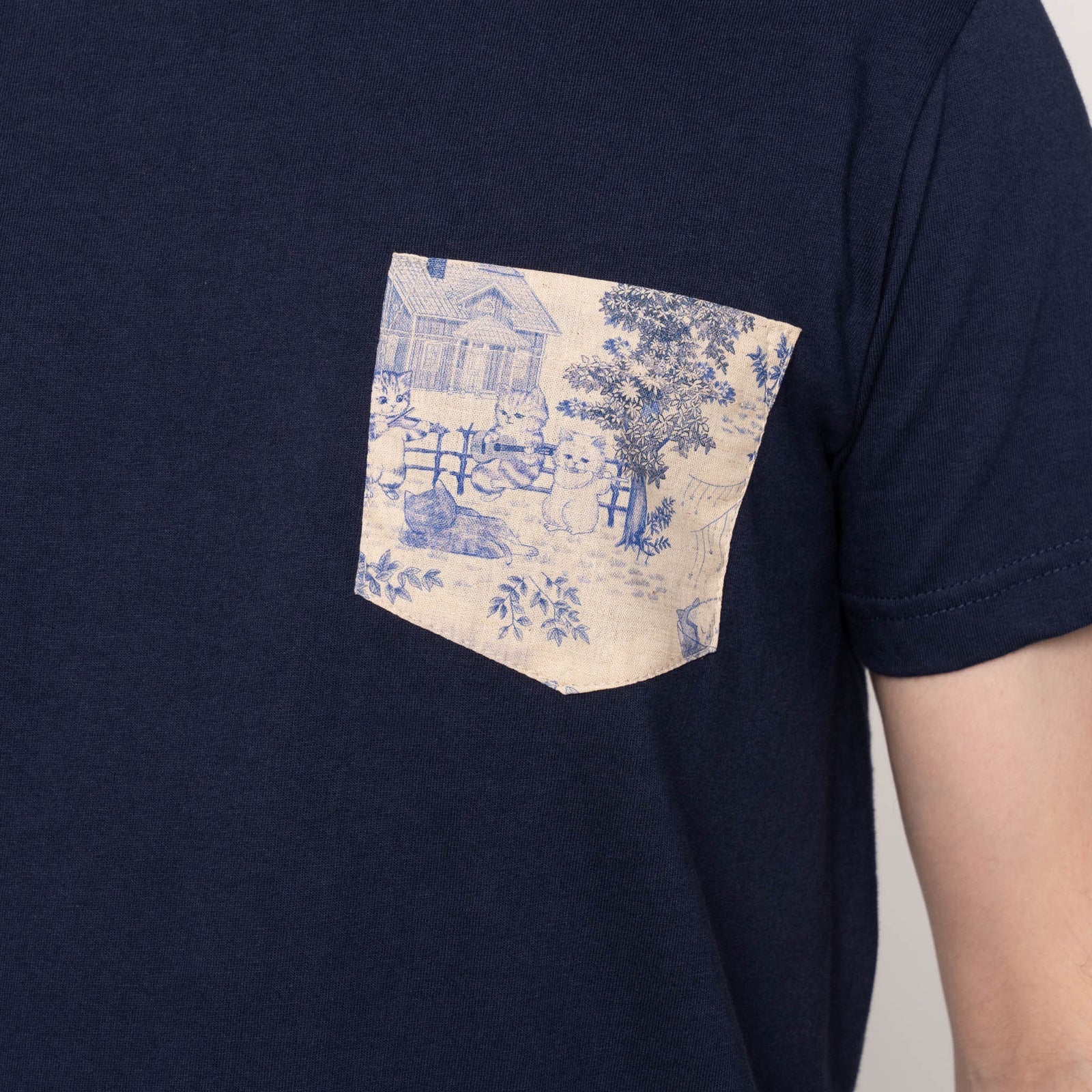 Pocket Tee - Linen Cats - Navy